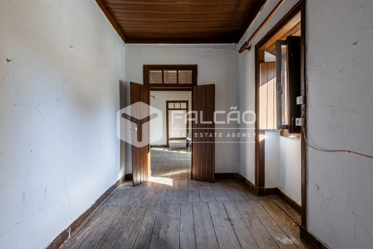 Moradia T5 para Venda em Azoia de Cima e Tremês Foto 30