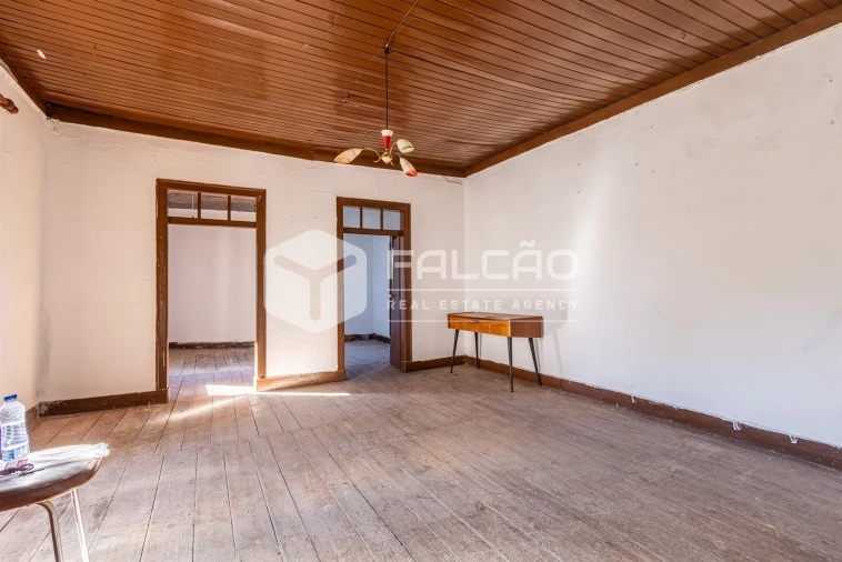 Moradia T5 para Venda em Azoia de Cima e Tremês Foto 23