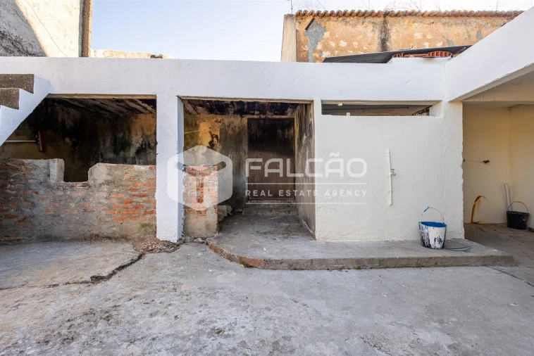 Moradia T5 para Venda em Azoia de Cima e Tremês Foto 36