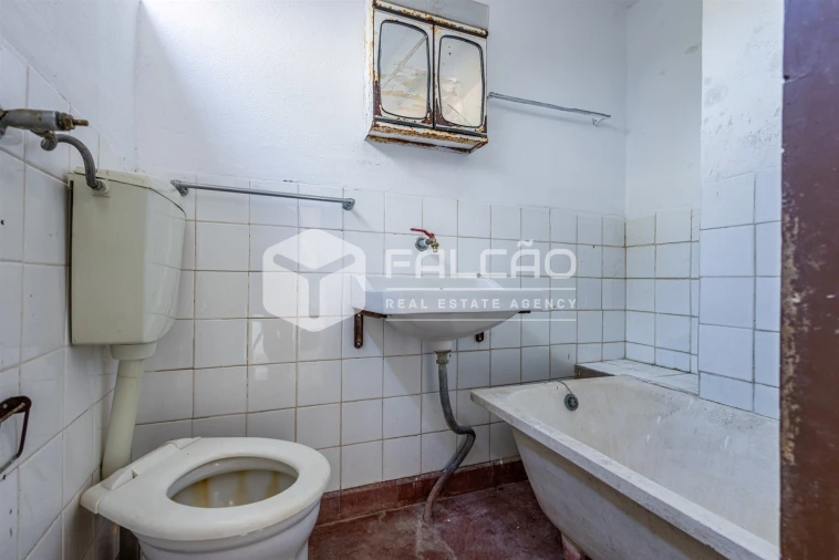 Moradia T5 para Venda em Azoia de Cima e Tremês Foto 33