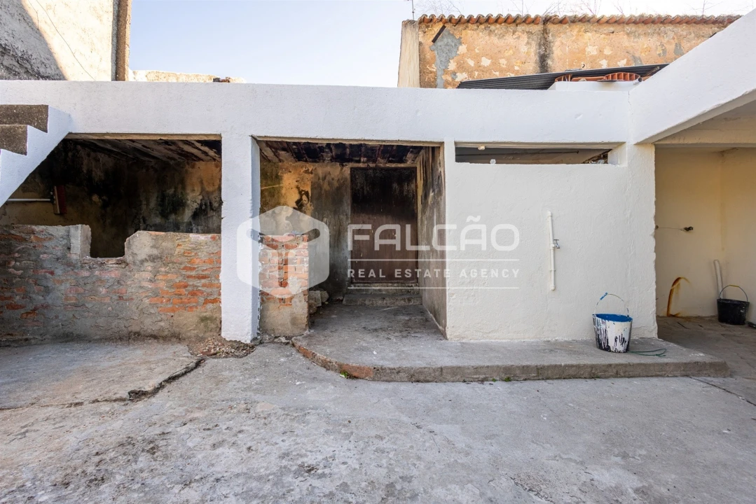 Moradia T5 para Venda em Azoia de Cima e Tremês Foto 36