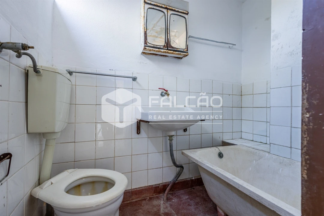 Moradia T5 para Venda em Azoia de Cima e Tremês Foto 33