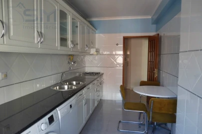 Apartamento T1 para Arrendamento em Cacém e São Marcos
