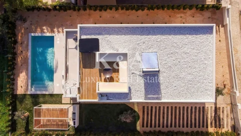 Moradia T4 para Venda em Santa Barbara de Nexe