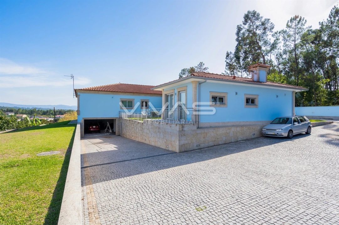 Moradia T4 para Venda em Coucieiro Foto 49