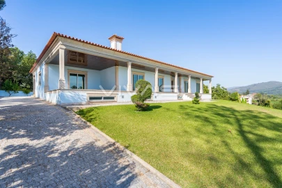 Moradia T4 para Venda em Coucieiro