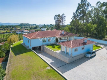 Moradia T4 para Venda em Coucieiro