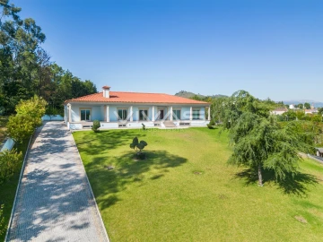 Moradia T4 para Venda em Coucieiro