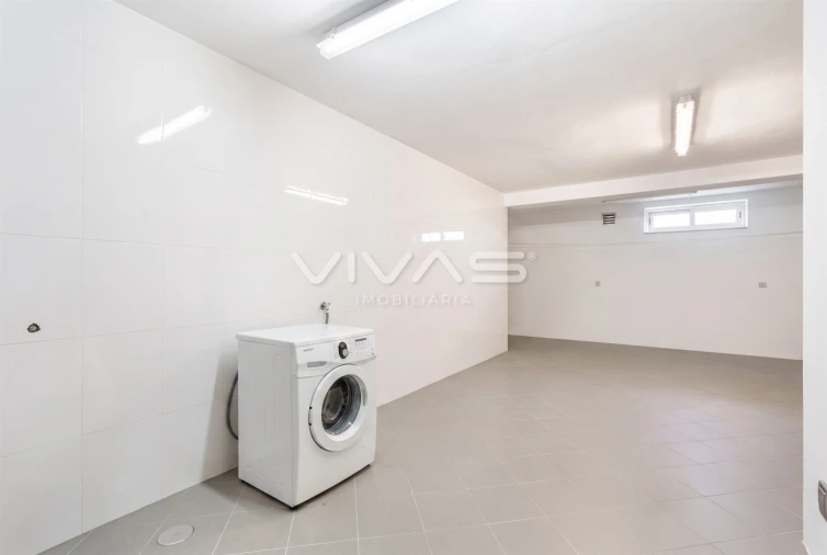 Moradia T4 para Venda em Coucieiro Foto 46