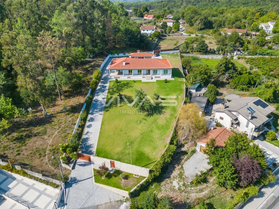 Moradia T4 para Venda em Coucieiro Foto 51