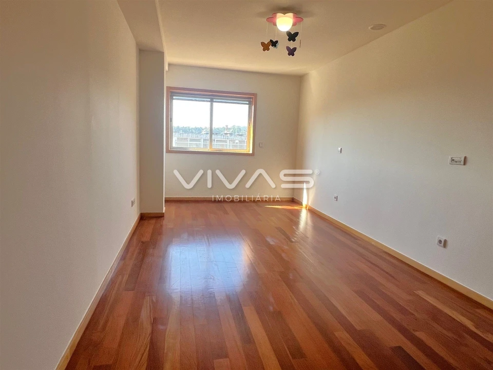 Apartamento T2 para Arrendamento em Vila Verde e Barbudo Foto 16