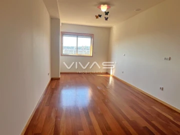 Apartamento T2 para Arrendamento em Vila Verde e Barbudo