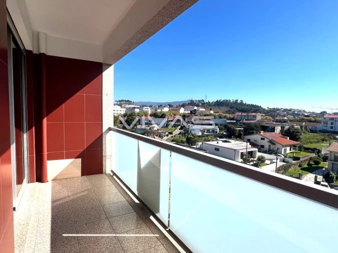 Apartamento T2 para Arrendamento em Vila Verde e Barbudo Foto 7