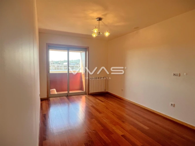 Apartamento T2 para Arrendamento em Vila Verde e Barbudo Foto 12