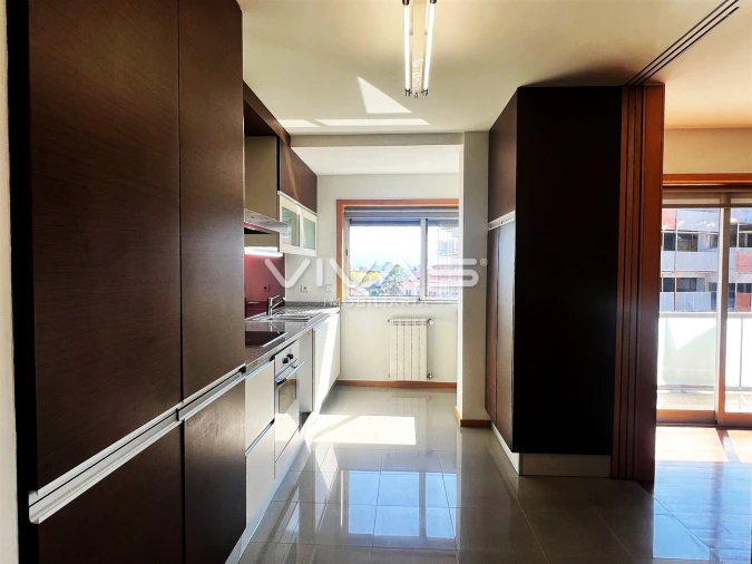 Apartamento T2 para Arrendamento em Vila Verde e Barbudo Foto 8