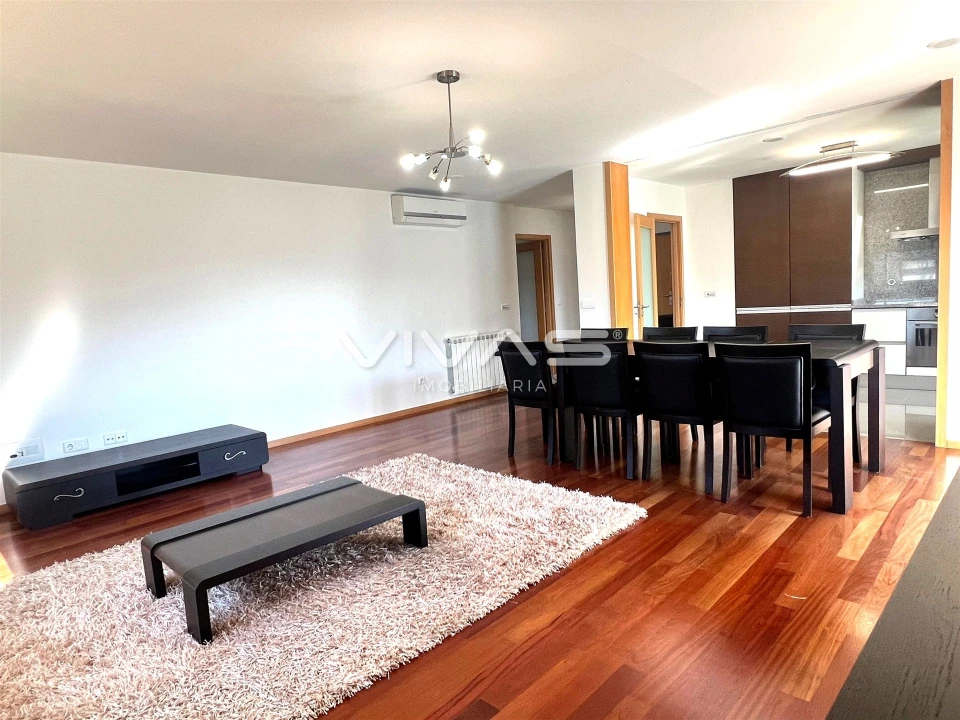 Apartamento T2 para Arrendamento em Vila Verde e Barbudo Foto 4
