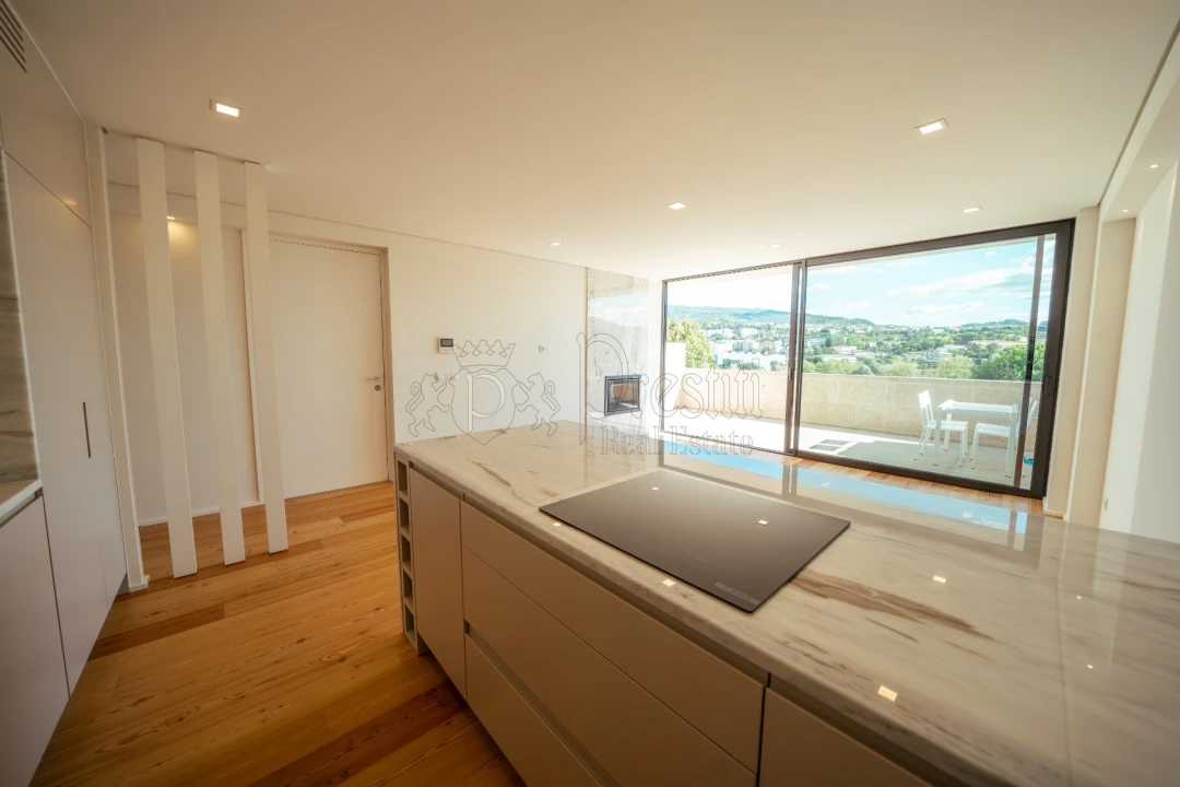 Apartamento T2 para Venda em Creixomil Foto 1