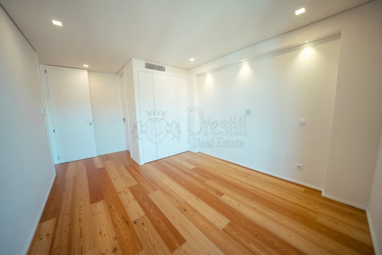 Apartamento T2 para Venda em Creixomil Foto 14