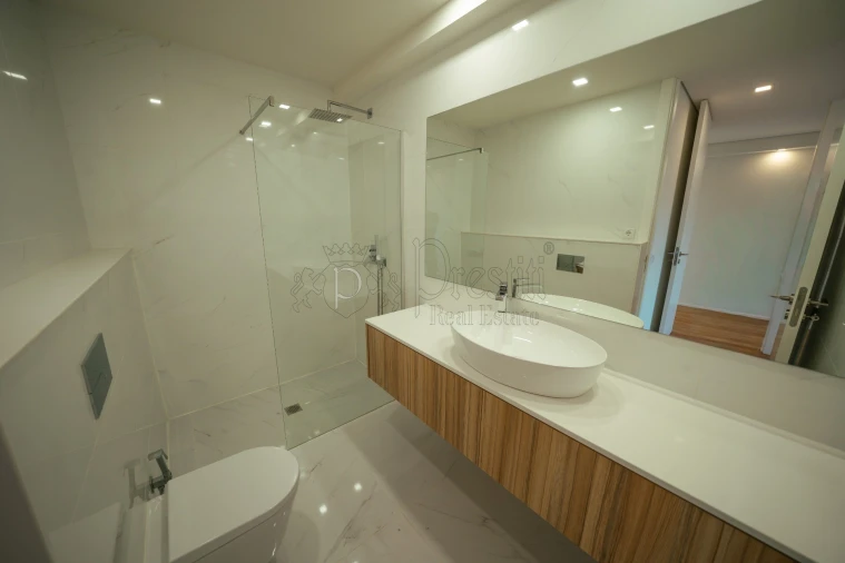 Apartamento T2 para Venda em Creixomil Foto 15