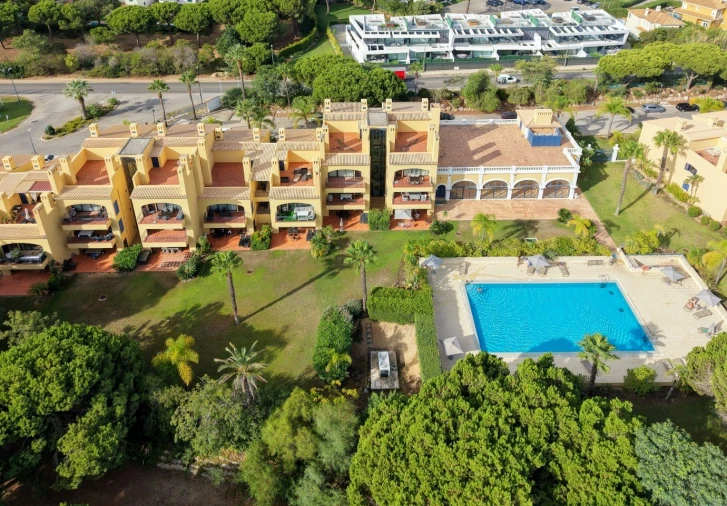Apartamento T2 para Venda em Quarteira Foto 60