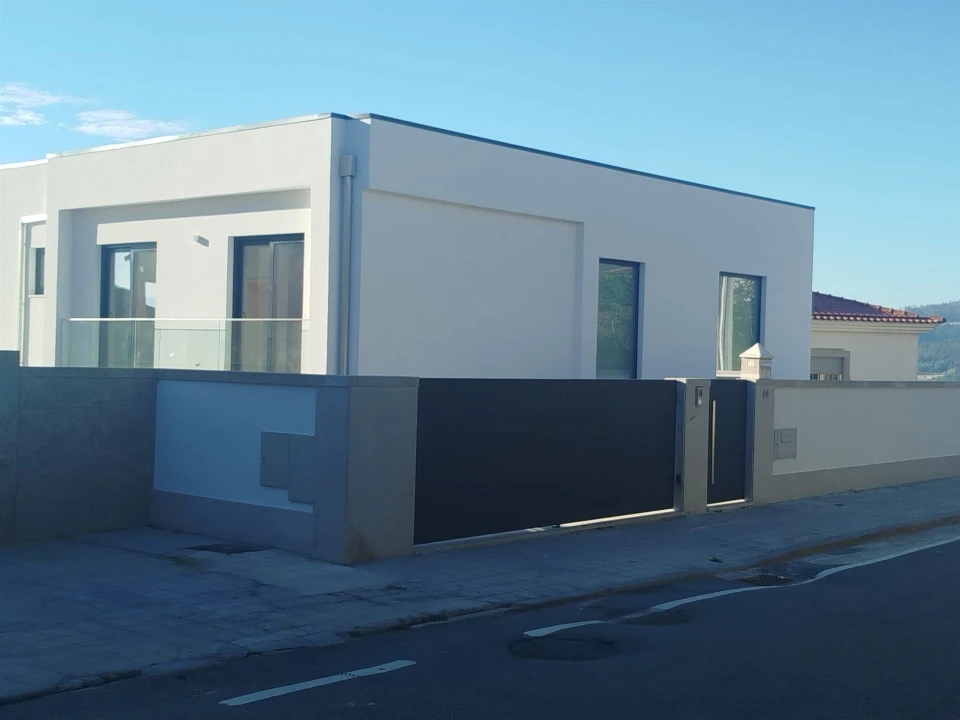 Moradia T4 para Venda em Abragão Foto 2