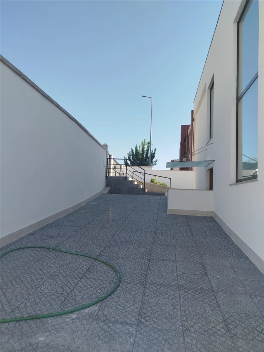 Moradia T4 para Venda em Abragão Foto 26