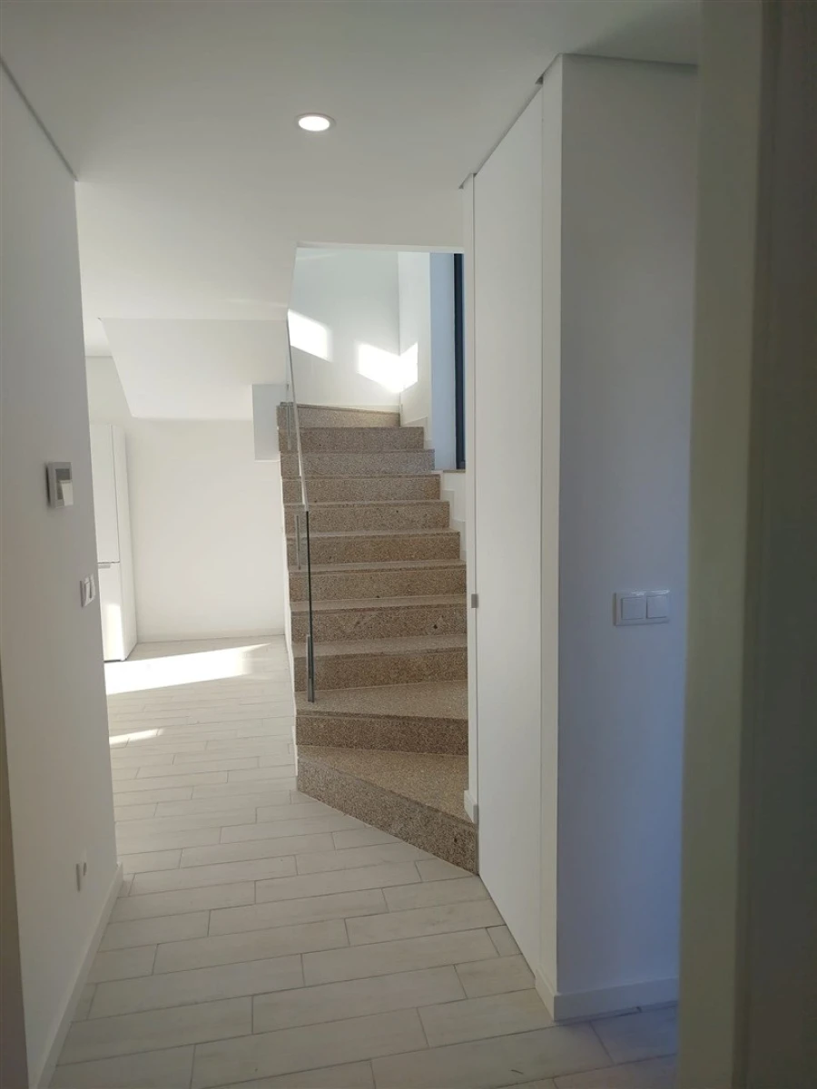 Moradia T4 para Venda em Abragão Foto 8