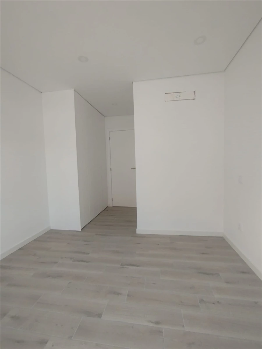 Moradia T4 para Venda em Abragão Foto 19