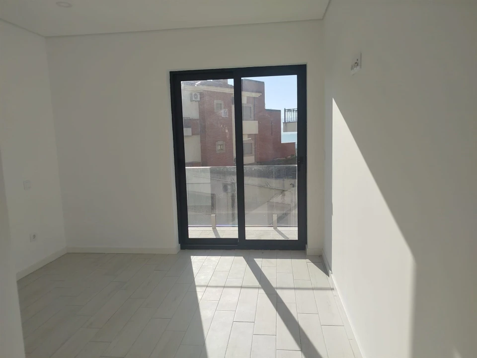 Moradia T4 para Venda em Abragão Foto 11