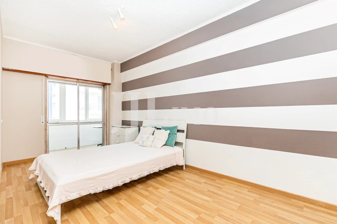 Apartamento T3 para Arrendamento em Santo António Foto 19