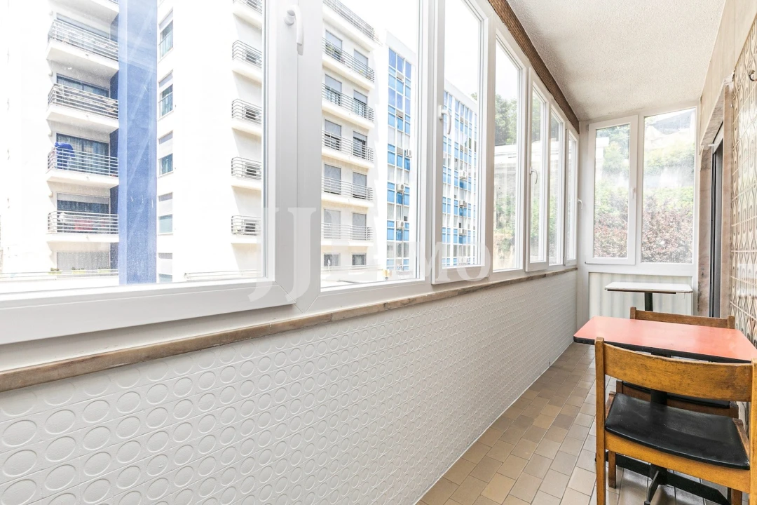 Apartamento T3 para Arrendamento em Santo António Foto 9