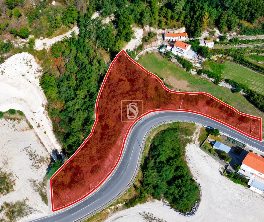 Terreno para Venda em Campelo e Ovil Foto 1