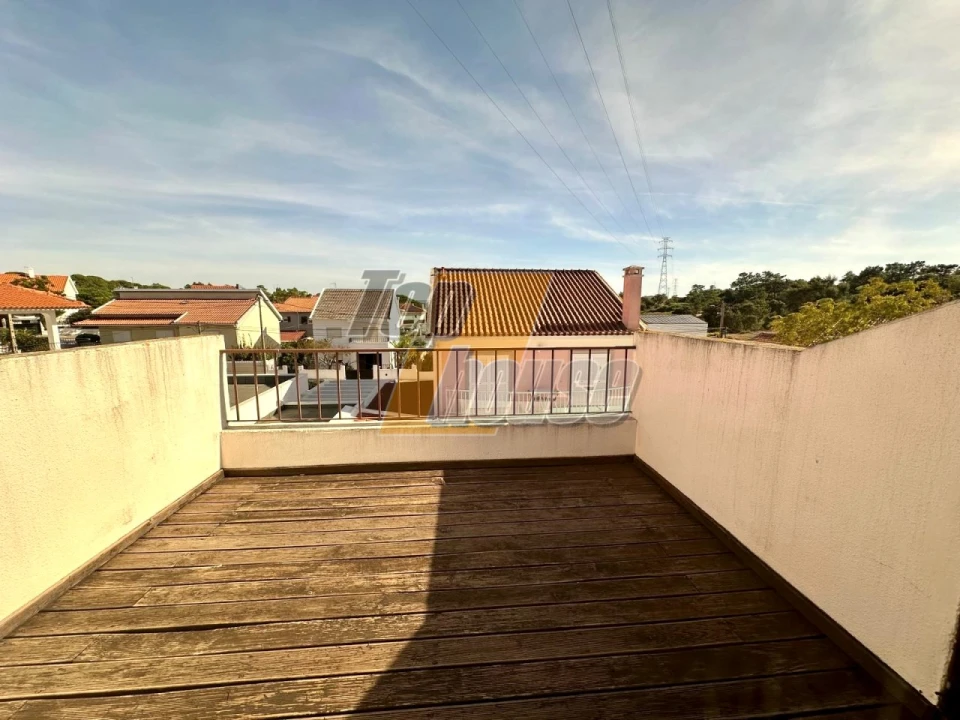 Moradia T4 para Arrendamento em Charneca de Caparica e Sobreda Foto 25