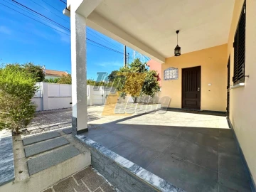 Moradia T4 para Arrendamento em Charneca de Caparica e Sobreda