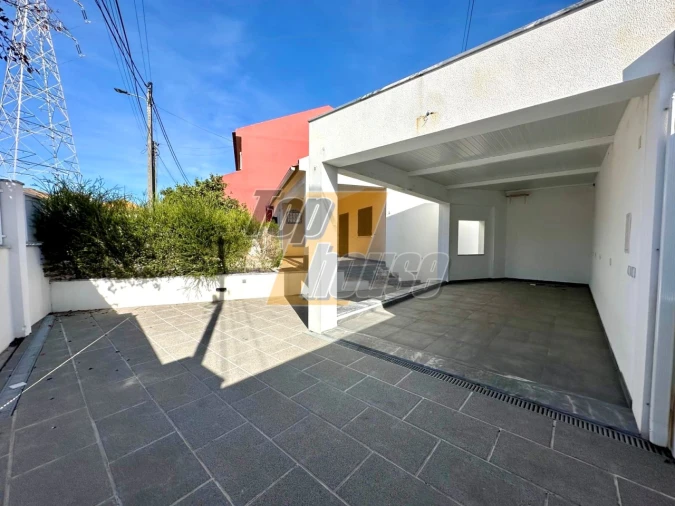 Moradia T4 para Arrendamento em Charneca de Caparica e Sobreda Foto 18