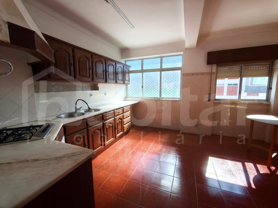 Apartamento T2 para Venda em Benavente Foto 3