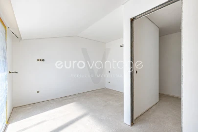 Apartamento T1 para Venda em Parceiros e Azoia