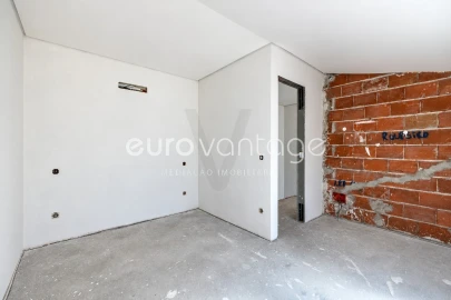 Apartamento T1 para Venda em Parceiros e Azoia