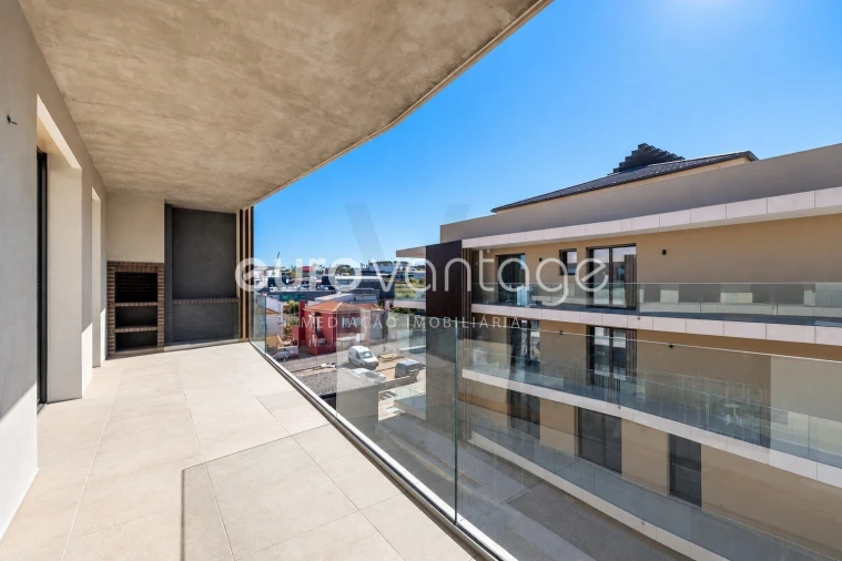 Apartamento T1 para Venda em Parceiros e Azoia Foto 8