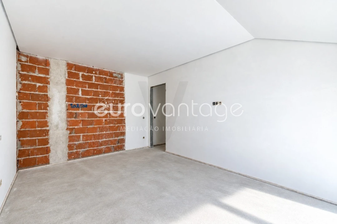 Apartamento T1 para Venda em Parceiros e Azoia Foto 17