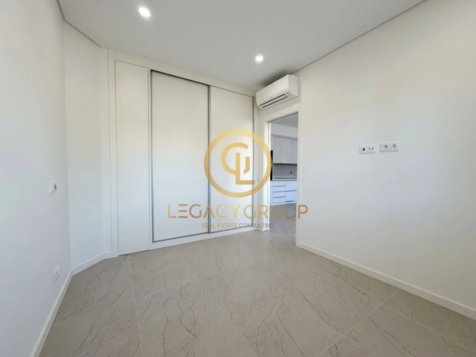 Apartamento T1 para Venda em Quarteira Foto 14