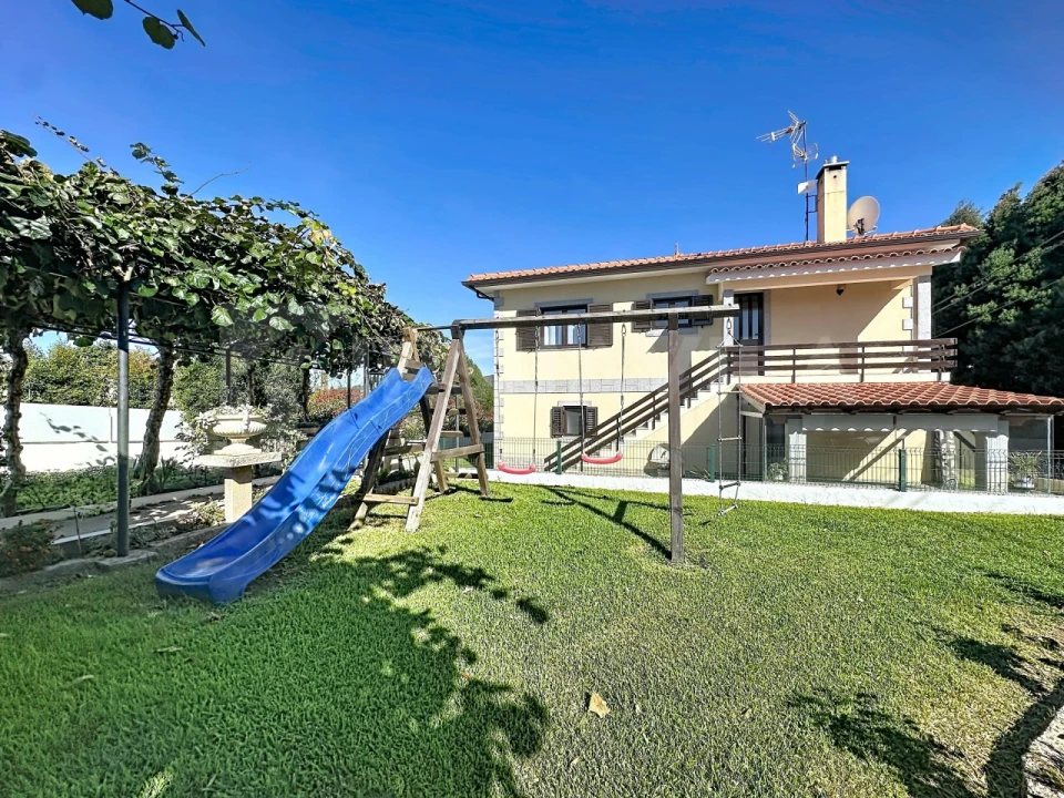 Moradia T5 para Venda em Venade e Azevedo Foto 2