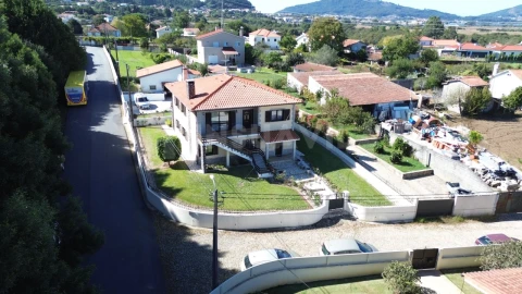 Moradia T5 para Venda em Venade e Azevedo