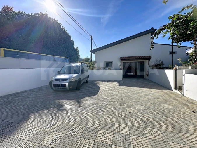 Moradia T5 para Venda em Venade e Azevedo Foto 32