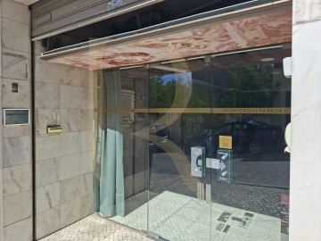 Loja para Arrendamento em Seixal, Arrentela e Aldeia de Paio Pires