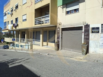 Loja para Arrendamento em Seixal, Arrentela e Aldeia de Paio Pires