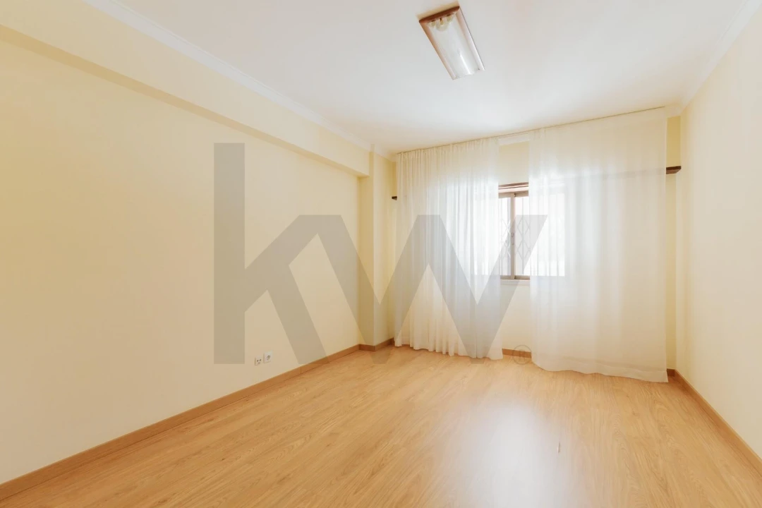 Apartamento T1 para Arrendamento em Lumiar Foto 9