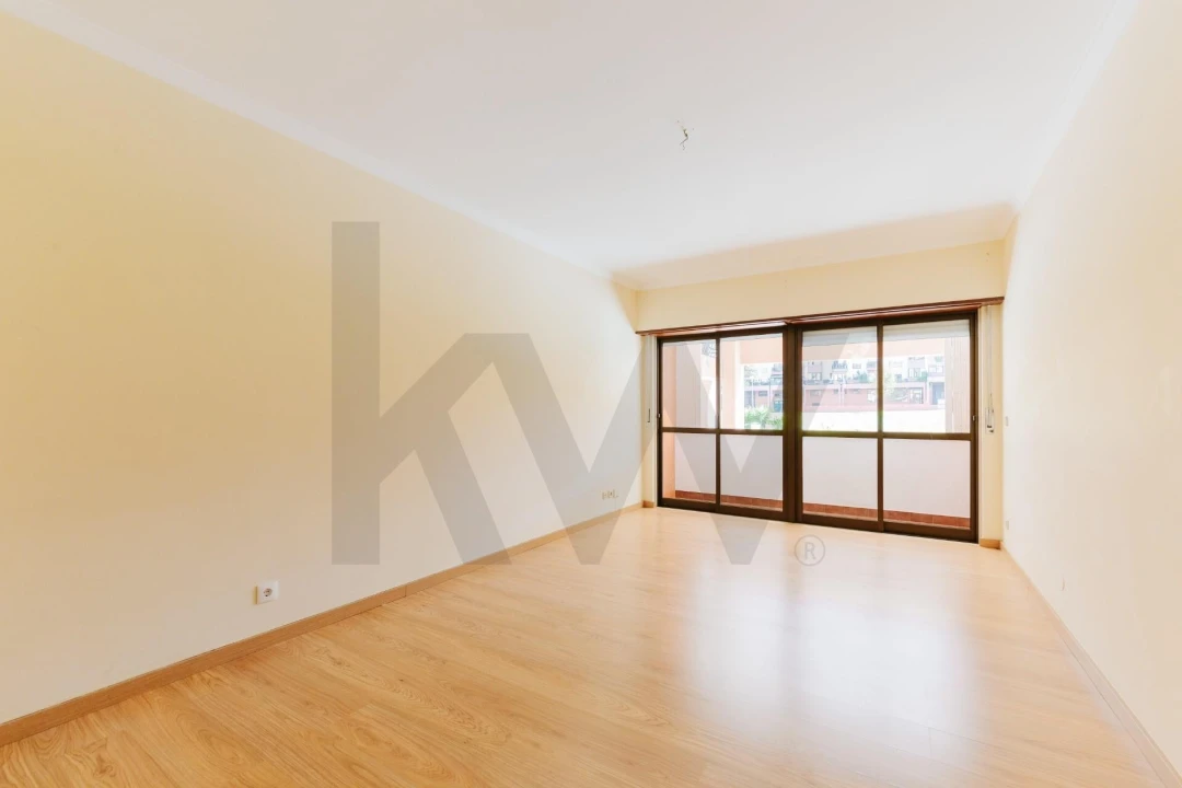 Apartamento T1 para Arrendamento em Lumiar Foto 6