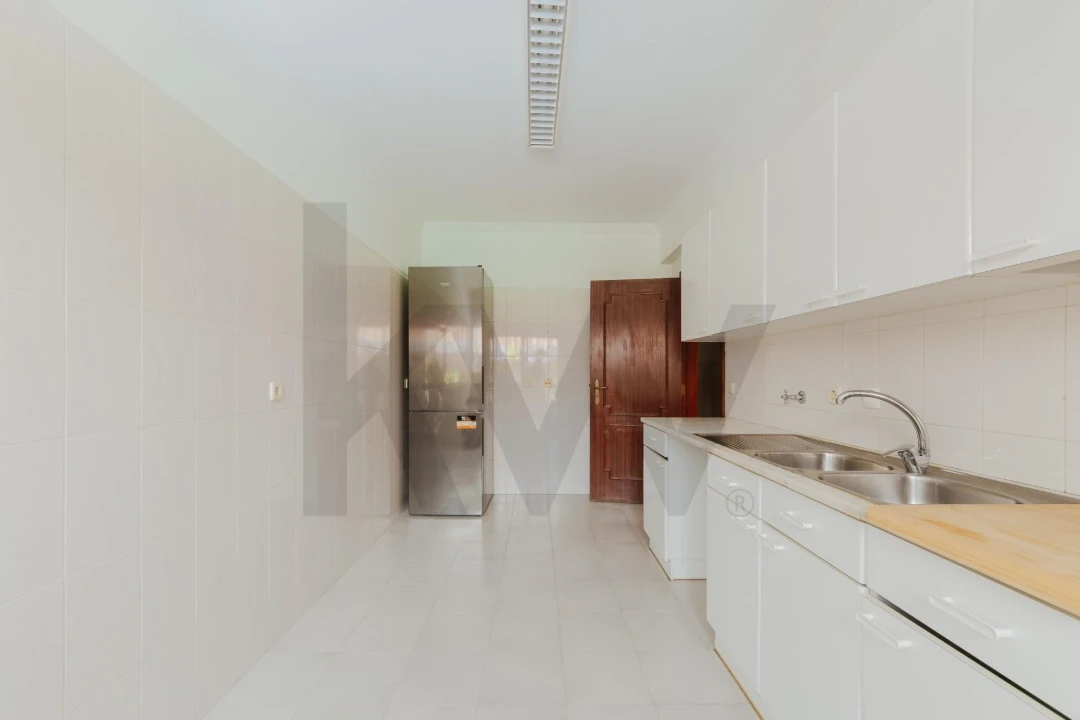 Apartamento T1 para Arrendamento em Lumiar Foto 18