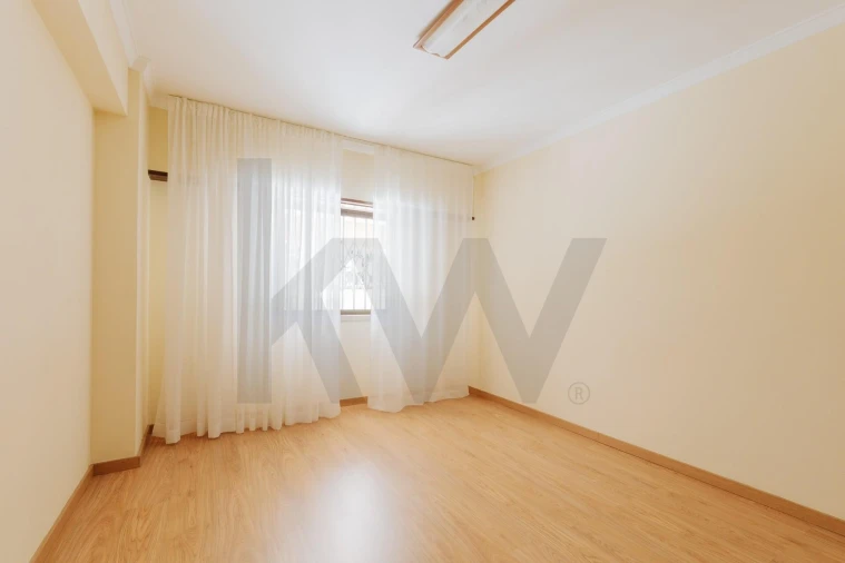Apartamento T1 para Arrendamento em Lumiar Foto 11